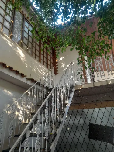Apartamento 1 quarto com garagem de moto e terraço.