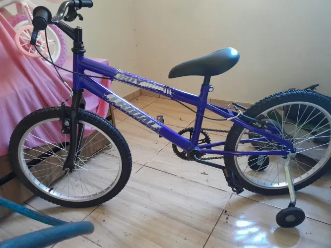 2 bicicletas infantis com rodinhas RS100.00 cada