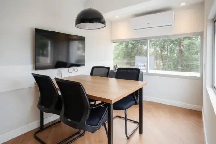 Sala Comercial Privativa em Coworking - Casa Barigui | Bigorrilho