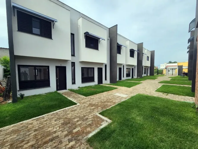 VENDE-SE CASA DUPLEX PRÓXIMO A FEIRINHA DA COOPHAB