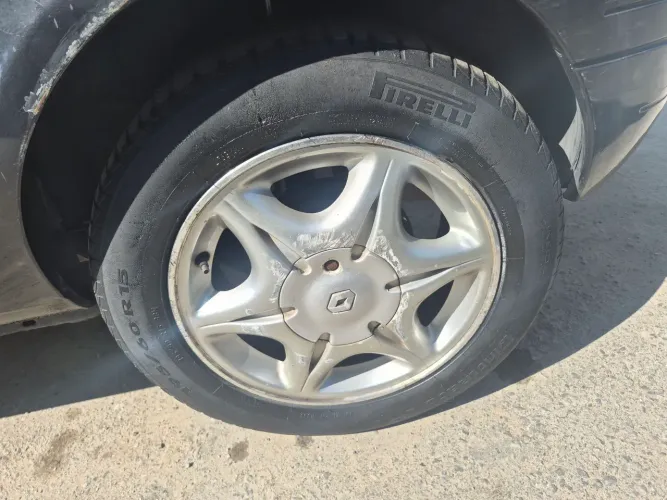 Troco roda 15 Renault  por 14