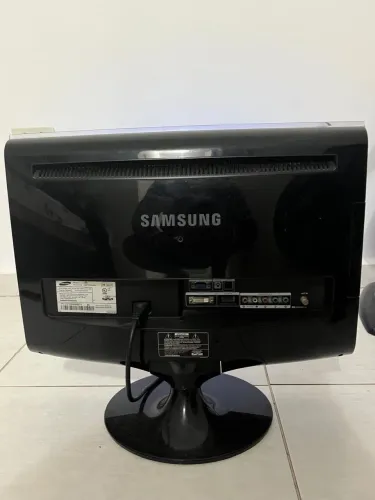 TV Samsung 22? LCD/Monitor TV - Liga normal, com defeito