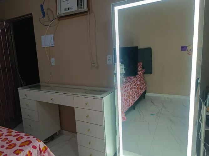 Vendo espelho de led e penteadeira
