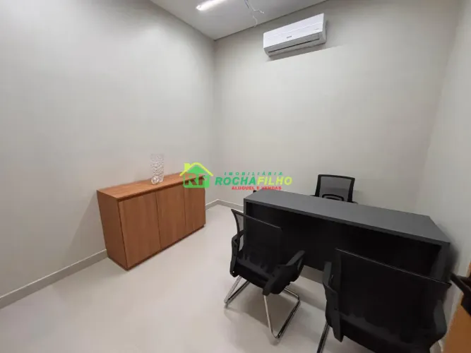 SALA COMERCIAL MOBÍLIADA NA ZONA LESTE.