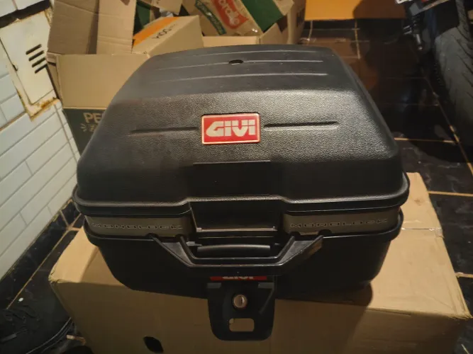 Baú givi com suporte E27