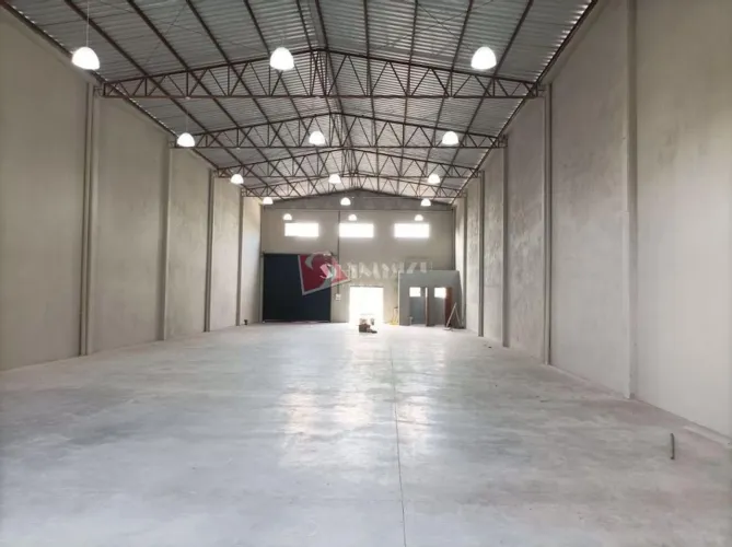 Barracão à venda e para alugar em Maringá, Jardim Rebouças, com 405 m²