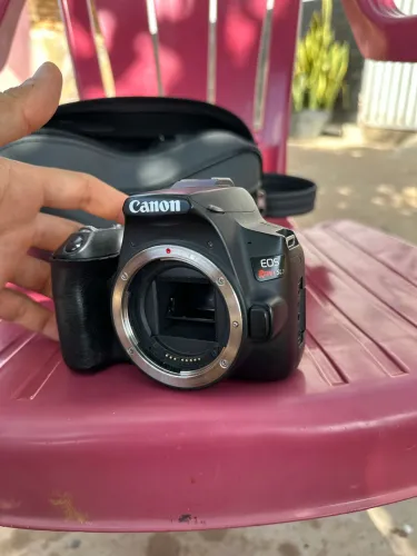 Canon sl3 