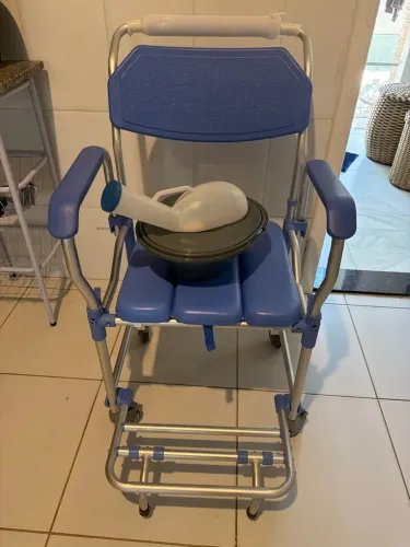 Cadeira de Rodas Banho Nunca Usada!!!