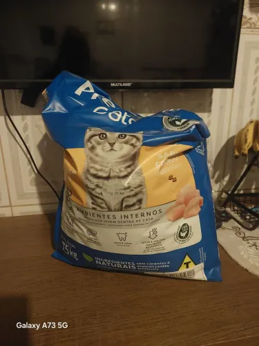 Estou vendendo esta ração Premier gatos filhotes, meu gatinho não se adaptou com ela .