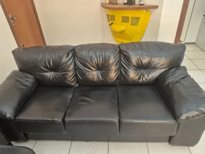 Sofá Courino Preto 3 lugares