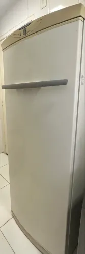 Freezer vertical Brastemp 280L frost free usado