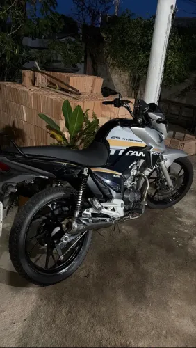 TITAN 160, MODELO EXCLUSIVO.