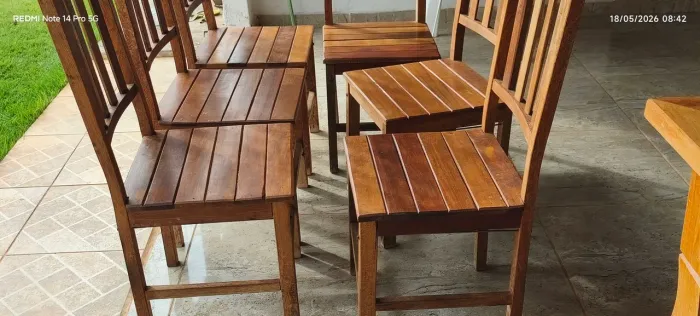 Vendo 6 cadeira de madeira mista 180 reais cada
