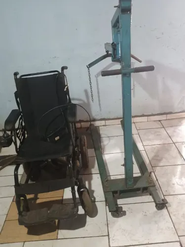 Vende cadeira de rodas motorizado e guincho