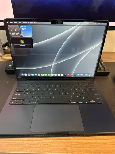 MacBook Air M2 16GB - 254gb.