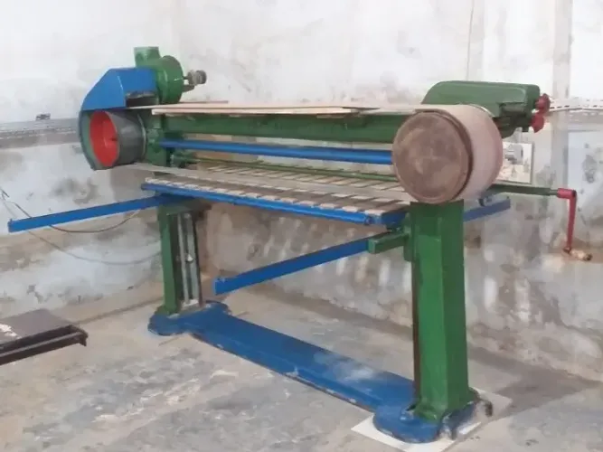 LIXADEIRA DE CINTA LARGA INDUSTRIAL - FUNCIONANDO