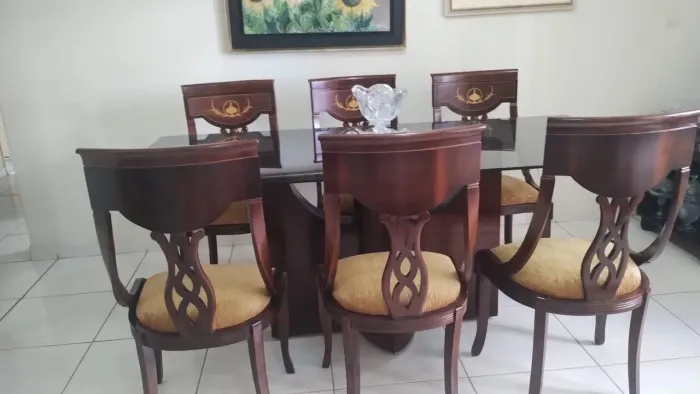 Mesa de jantar com 6 cadeiras