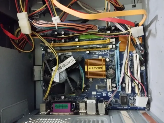 Placa Mãe Gigabyte com Processador