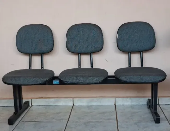 Cadeira de espera tripla