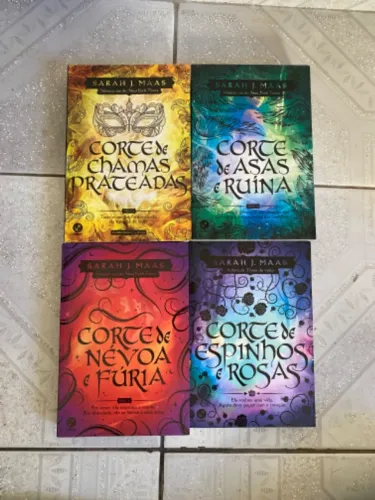 4 livros da serie acotar( corte de espinhos e rosas)