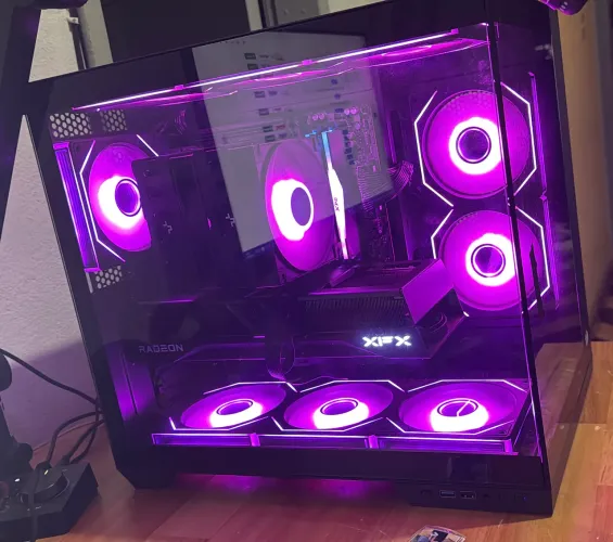 PC GAMER 7800X3D + 9070XT + 32GB DDR5 CL30