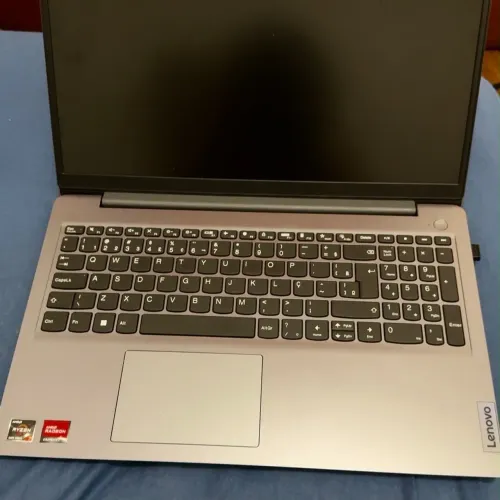 Vendo NOTEBOOK LENOVO IDEAPAD 3 RYZEN 7 | 12GB RAM | SSD 512GB | EXCELENTE ESTADO