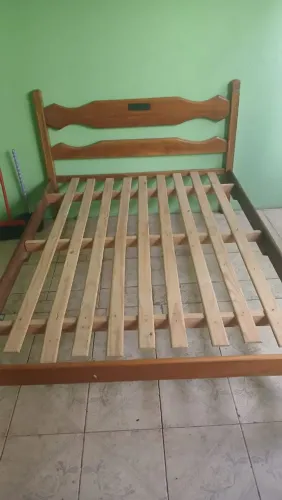 Vende cama de casal de madeira Masica Valor 1000
