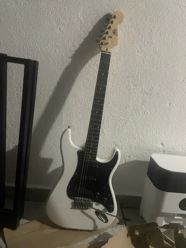 Guitarra stratocaster