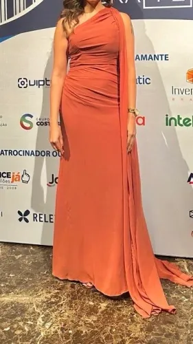 Um lindo vertido elegância para qualquer ocasião