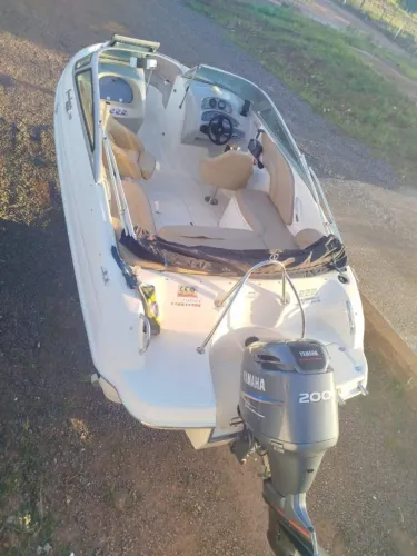 Lancha Modelo Focker 222, ano 2004.