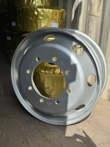 RODA 275 8 FUROS DE FERRO ARO 22.5 PNEU SEM CÂMARA NOVA