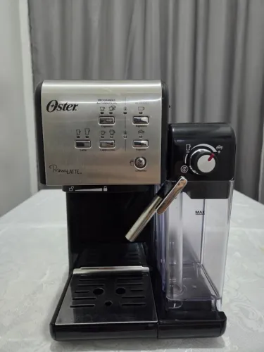 Cafeteira Espresso Oster PrimaLatte Cappuccino e Latte Automática