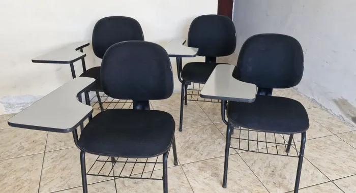 Cadeira Escolar Estofada ( 10 unid )