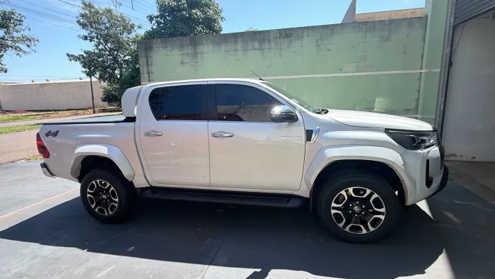 Toyota Hilux CD SRX Plus 4X4 2.8 TDI Die. Aut. 2025