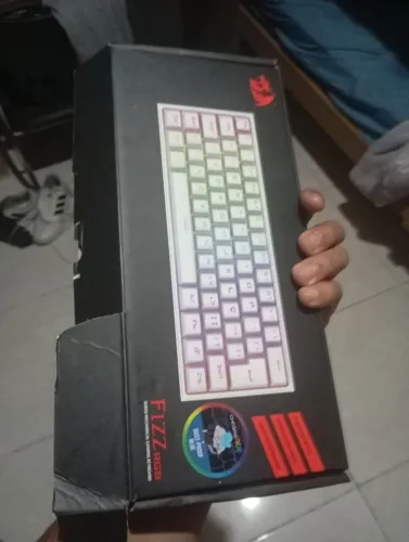 Teclado redragon 60%, switch BLUE e RGB.