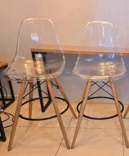 Banquetas Eames Transparente<br>4 banquetas<br>2 cor azul petróleo <br>2 cor acrílico transparente