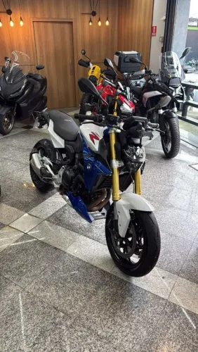 BMW F 900 R Sport Plus <br>2024 <br>7.300 km <br>R$ 52.800,00