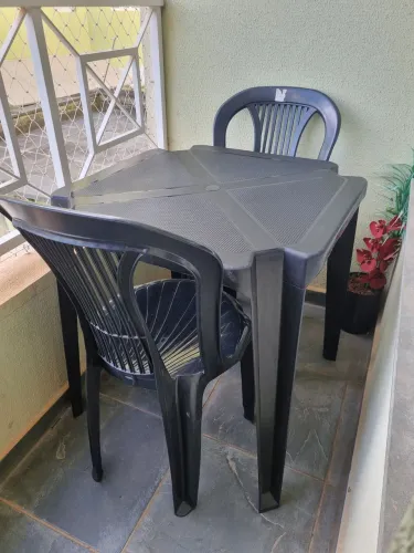 mesa e cadeiras