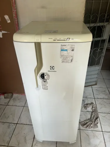 Geladeira Electrolux (frete grátis)