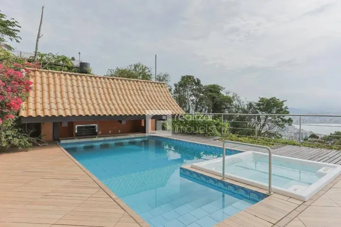 Casa com 4 dormitórios à venda, 410 m² por R$ 3.200. - Centro - Florianópolis/SC
