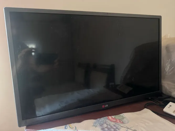 TV LG 26 polegadas - Ótima imagem e entrada HDMI