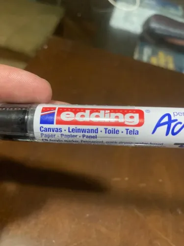 Caneta edding preta acrílica para tecido 