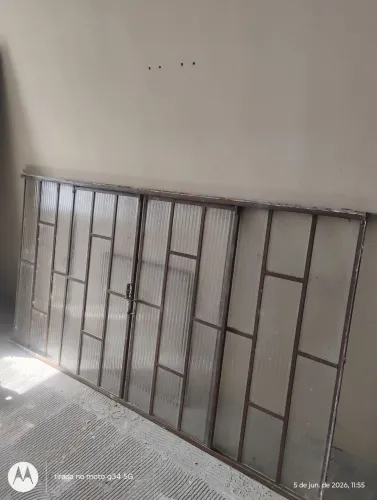 Vendo duas janelas de ferro 