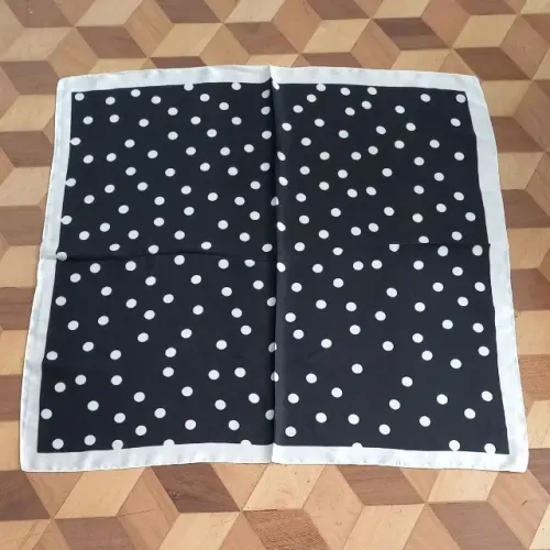 Lenço Preto de Bolinhas (novo)