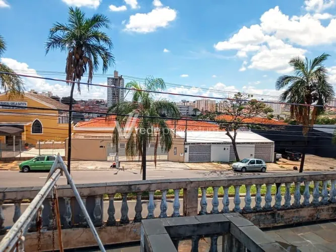 Casa à venda na Vila Teixeira!