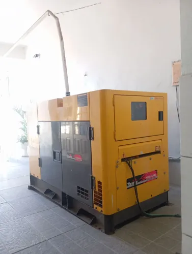 Gerador Toyama Diesel 20 kVA Trifásico - Silenciado | Excelente Estado