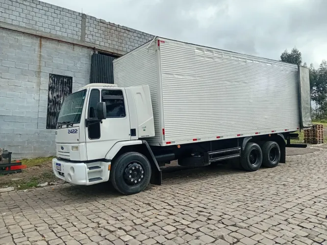 Ford cargo 2422 a venda caminhão bem cuidado. 