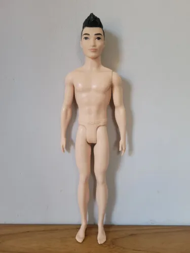Boneco ken asiático 