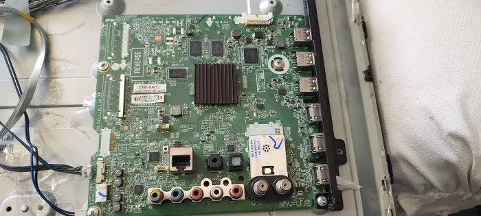 Placa principal tv lg 32ln560B usada funcionando perfeitamente veja