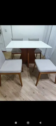 Mesa madeira com 4 cadeiras forro em linho
